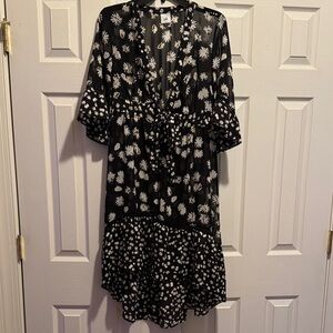Cabi Daisy Black and White Women's Wrap